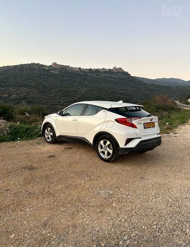 מודעת רכב טויוטה C-HR