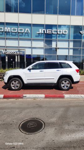 מודעת רכב ג'יפ גרנד צ'ירוקי