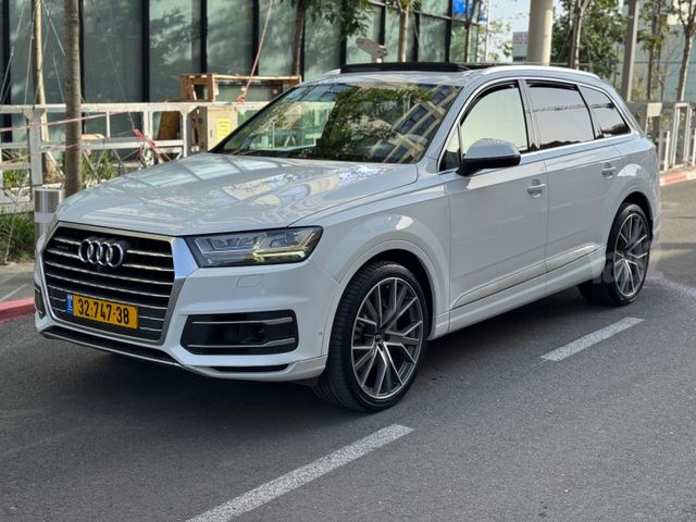 מודעת רכב אאודי Q7 1
