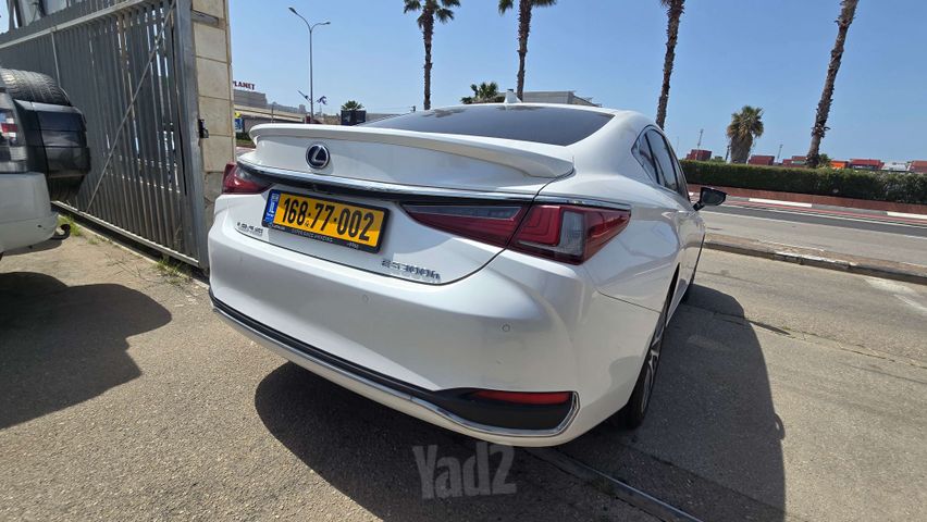 לקסוס ES