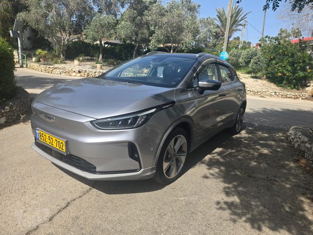 מודעת רכב ג׳ילי Geometry C