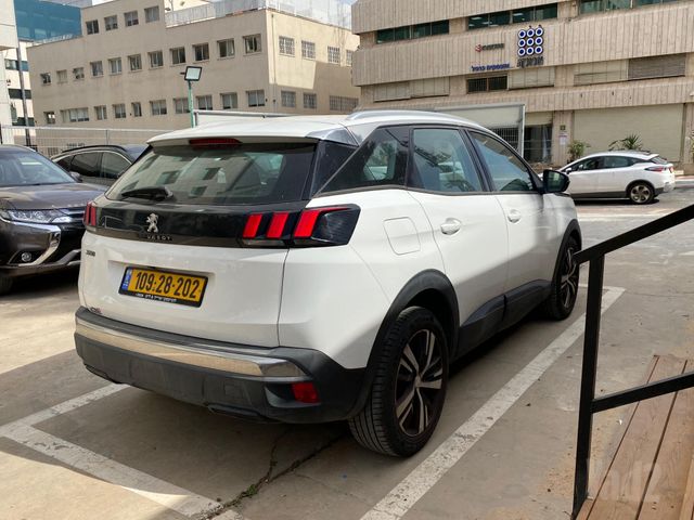 פיג'ו 3008