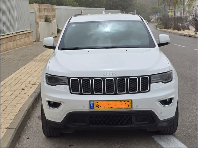 מודעת רכב ג'יפ גרנד צ'ירוקי
