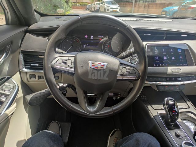 קאדילק XT4