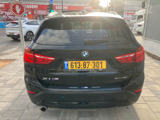ב מ וו X1