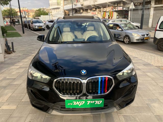 ב מ וו X1
