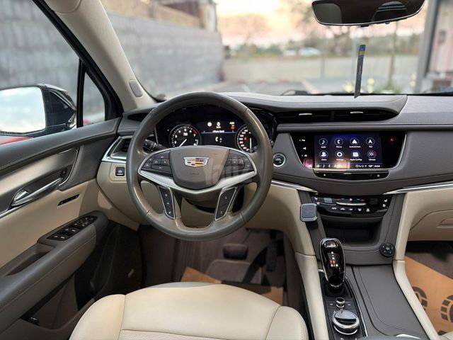 קאדילק XT5