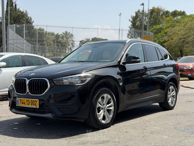 ב מ וו X1
