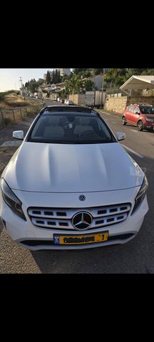 מרצדס-בנץ GLA