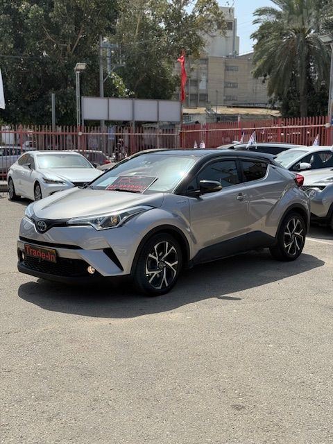 מודעת רכב טויוטה C-HR