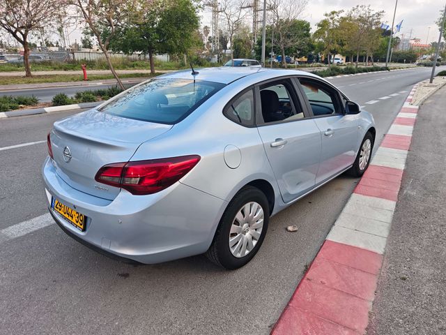אופל אסטרה