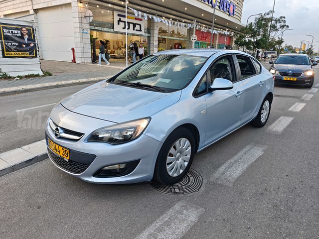 אופל אסטרה