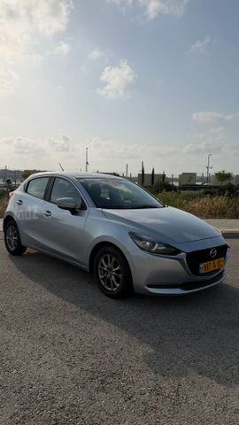 מודעת רכב מאזדה 2