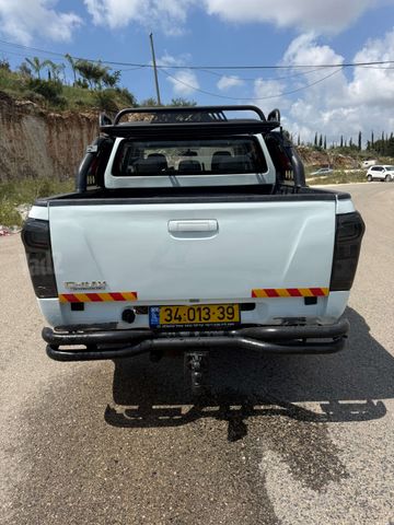 איסוזו די-מקס