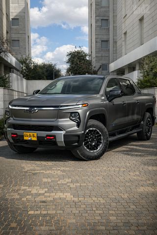 מודעת רכב שברולט סילברדו EV