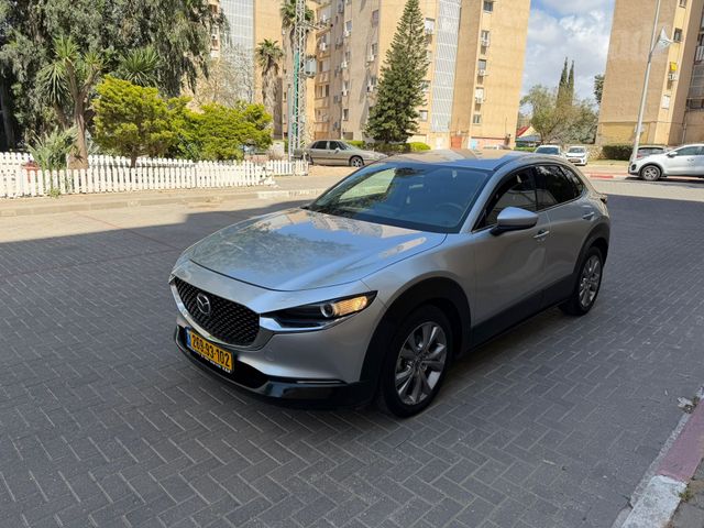 מודעת רכב מאזדה CX-30