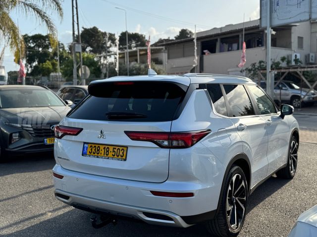 מיצובישי אאוטלנדר