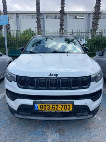 מודעת רכב ג'יפ קומפאס