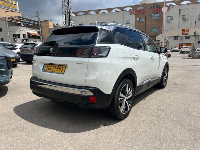 פיג'ו 3008
