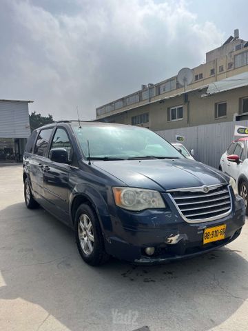 מודעת רכב קרייזלר טאון אנד קאנטרי
