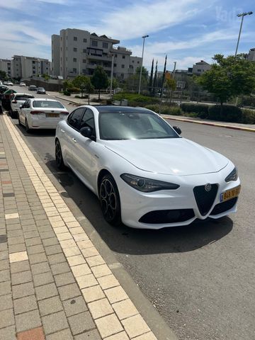 אלפא רומיאו ג'וליה