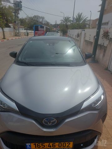 מודעת רכב טויוטה C-HR