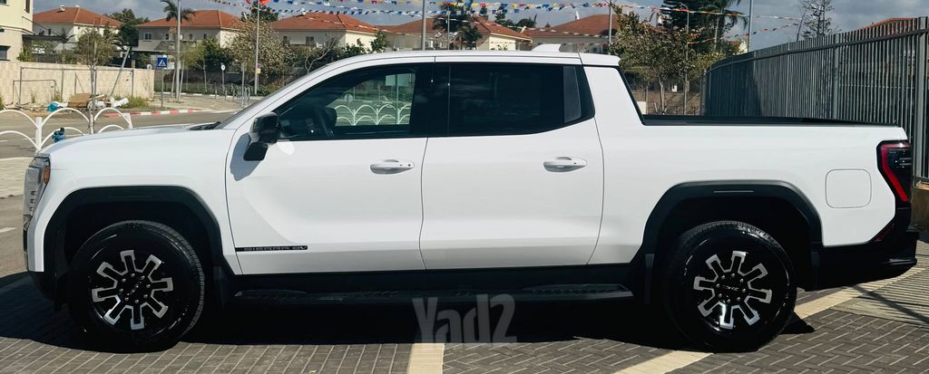 ג'י.אם.סי סיירה EV  