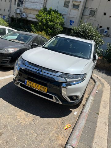 מיצובישי אאוטלנדר