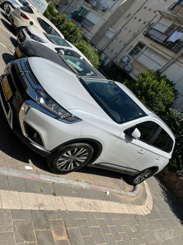 מיצובישי אאוטלנדר