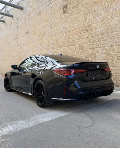 ב מ וו M4