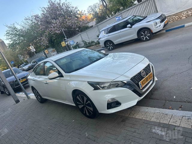 ניסאן אלטימה