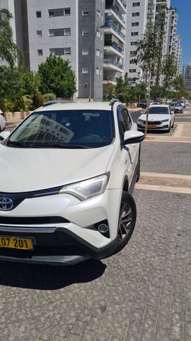 מודעת רכב טויוטה RAV4