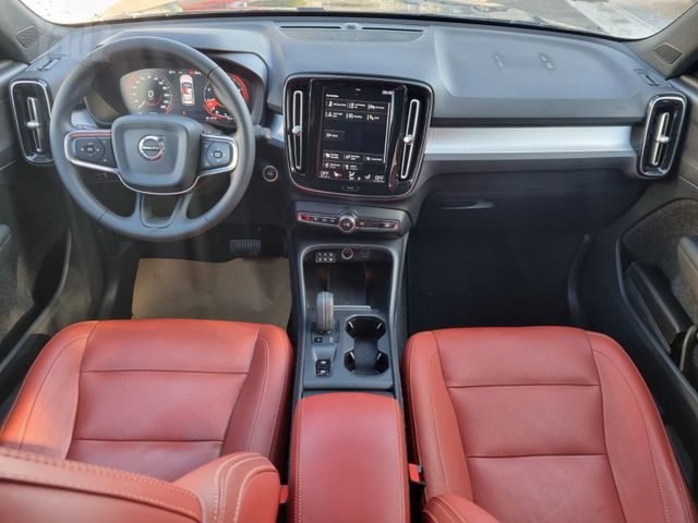 וולוו XC40