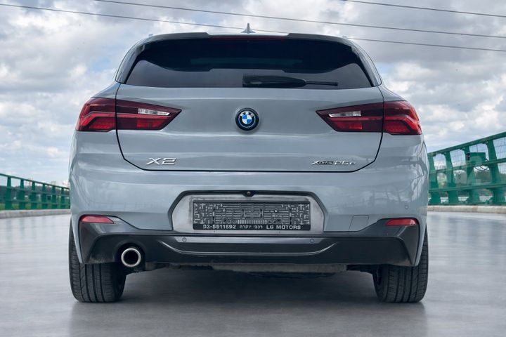 ב מ וו X2