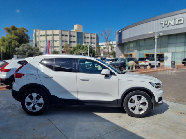 מודעת רכב וולוו XC40 2