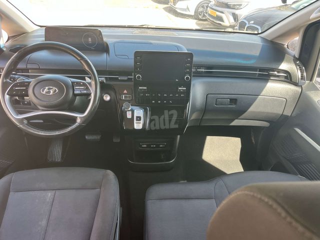 יונדאי סטאריה