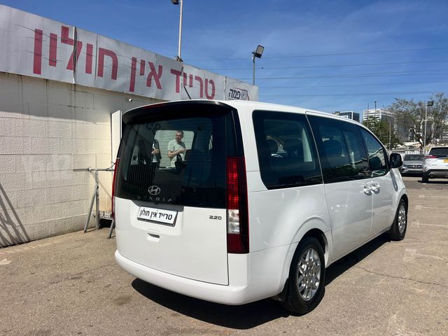 יונדאי סטאריה