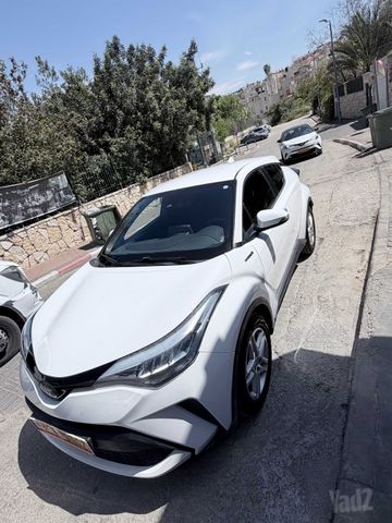מודעת רכב טויוטה C-HR