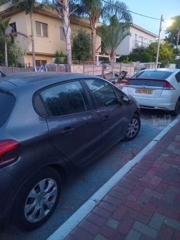 מודעת רכב פיג'ו 208