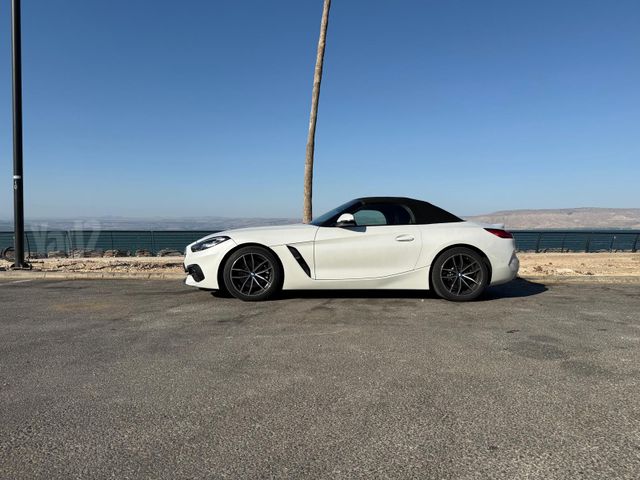 ב מ וו Z4