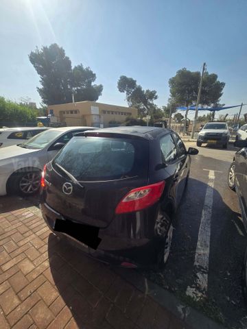 מודעת רכב מאזדה 2