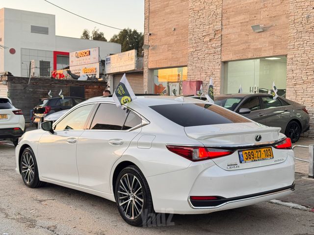 לקסוס ES