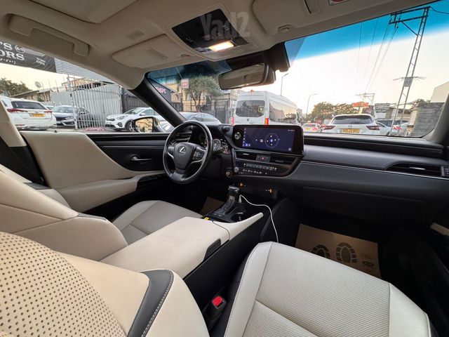 לקסוס ES