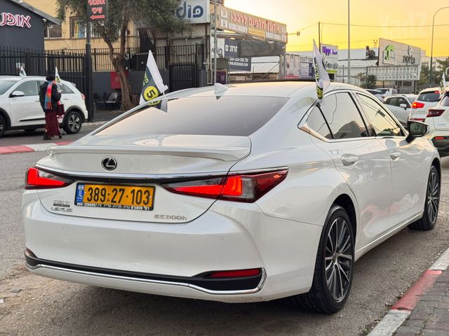 לקסוס ES