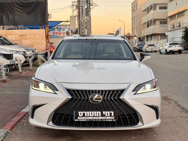 לקסוס ES