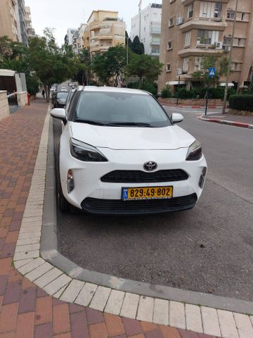 מודעת רכב טויוטה יאריס קרוס
