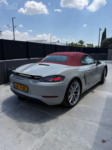 פורשה 718