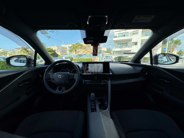 מודעת רכב טויוטה C-HR 2