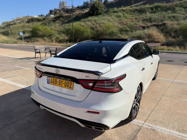 ניסאן מקסימה