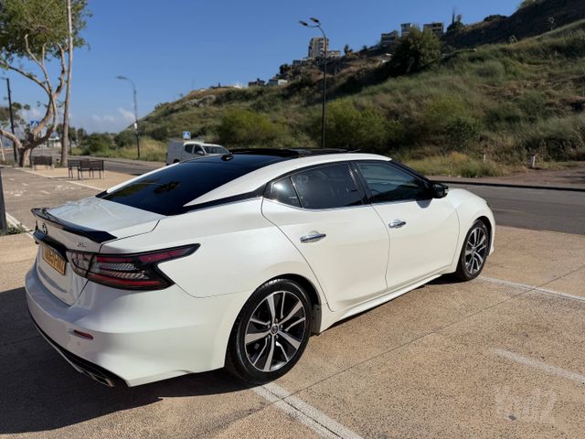 ניסאן מקסימה